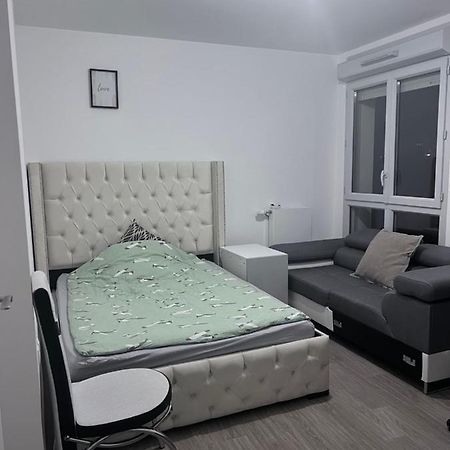 Chambre Individuelle Dans Un Appartement A 37 De Champs Elysees ซัคทรูวิลล์ ภายนอก รูปภาพ