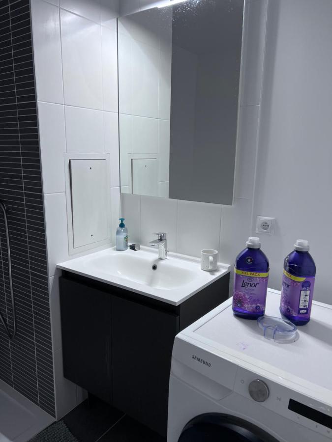 Chambre Individuelle Dans Un Appartement A 37 De Champs Elysees ซัคทรูวิลล์ ภายนอก รูปภาพ