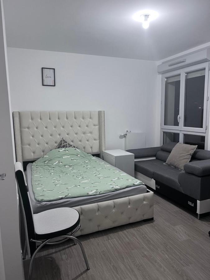 Chambre Individuelle Dans Un Appartement A 37 De Champs Elysees ซัคทรูวิลล์ ภายนอก รูปภาพ